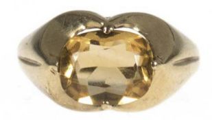 Ring, 333er GG, ausgefasst mit oval facettiertem Citrin, Ges.-Gew. 2,14 g, RG 53