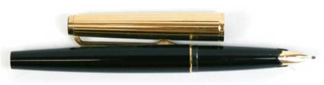 Montblanc-Patronenfüller, Nr. 227, 585er Goldfeder, goldfarbene Kappe, L. 13,5 cm