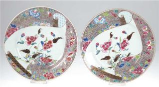 2 Teller, China 19. Jh., Famille Rose, Floral- und Goldmalerei, Dm. 22 cm