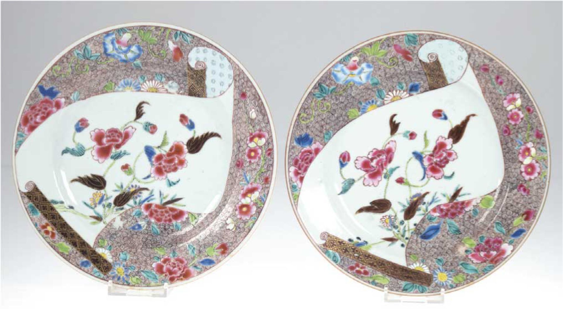 2 Teller, China 19. Jh., Famille Rose, Floral- und Goldmalerei, Dm. 22 cm