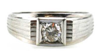 Brillant-Ring, 750er WG, gerillte Ringschulter mit quadratischer Einfassung für Solitärvon 0,55