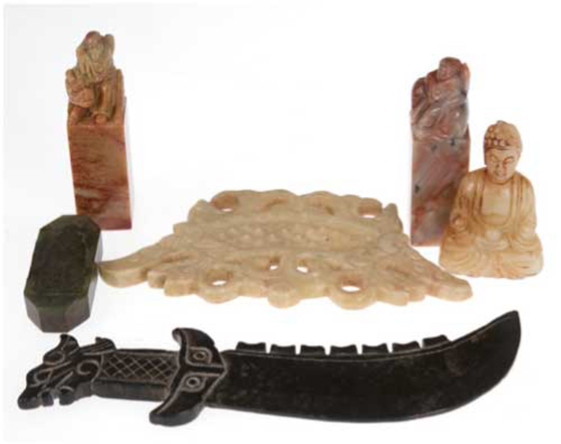 Konvolut Nephrite Jade, dabei Messer, mit geschnitztem Dekor, L. 16 cm, kleiner Buddha,H. 6 cm, paar