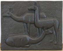 Wandplatte, Gußeisen, monogr. ML, reliefierte Darstellung dreier Lamas, 46x58 cm