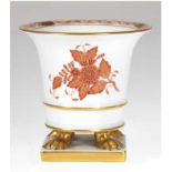 Herrend-Vase, Apponyi orange mit Goldstaffage, mit 4 Klauenfüßen auf fester quadratischerPlinthe
