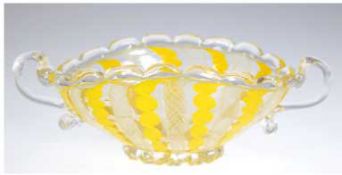 Murano-Schale, oval, mit 2 seitl. Henkeln und gewelltem Rand, farbloses Glas miteingeschmolzenen