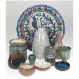 Konvolut Keramik, 10-teilig, dabei große Schale mit Vogeldekor, Dm. 32 cm, Deckeldose,Dm. 9,5 cm,