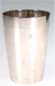 Großer Silberbecher, 835er Silber, punziert, H. 10,5 cm, Gew. 142 g