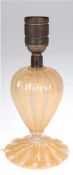 Murano-Lampenfuß, Barovier, gerippter, gebauchter Korpus auf Rundfuß, farbloses Glas mitgoldenen