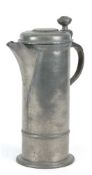 Zinn-Kanne, 1. H. 19. Jh., zylindrische Form mit Profilring und ausgestelltem Stand,Deckel mit