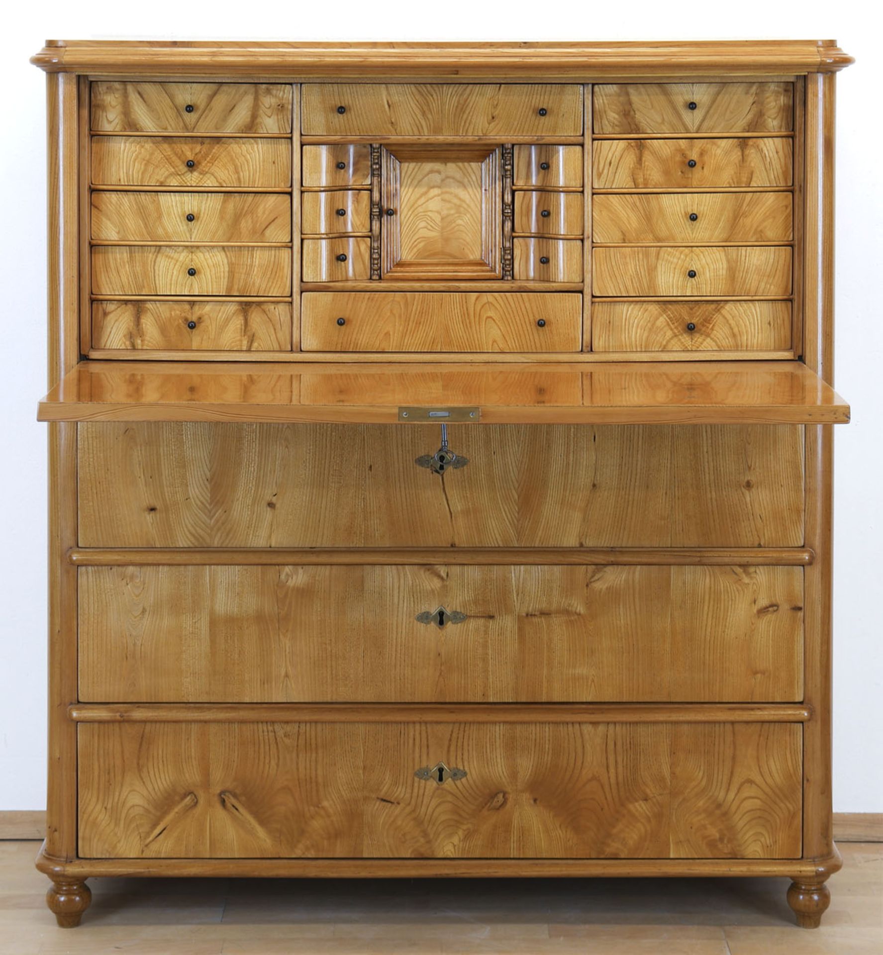 Biedermeier-Sekretär, Esche furniert, 3-schübiger Korpus mit gerader Schreibklappe,dahinter Esche - Image 2 of 2