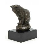 Bronze-Figur "Katze auf Stein sitzend", Nachguß 20. Jh., bez. "Barye", braun patiniert,