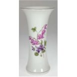 Meissen-Vase, 1. Wahl, Flötenform mit Wildblumenmalerei, H. 23,5 cm