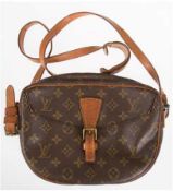 Louis-Vuitton-Umhängetasche, 80er Jahre, braunes Leder mit Monogramm, innen 1Reißverschlussfach,