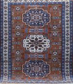 Teppich, Türkei, Wolle auf Wolle, rot-/ blaugrundig, geometrische Zeichnung, Kanten belaufen, Frans