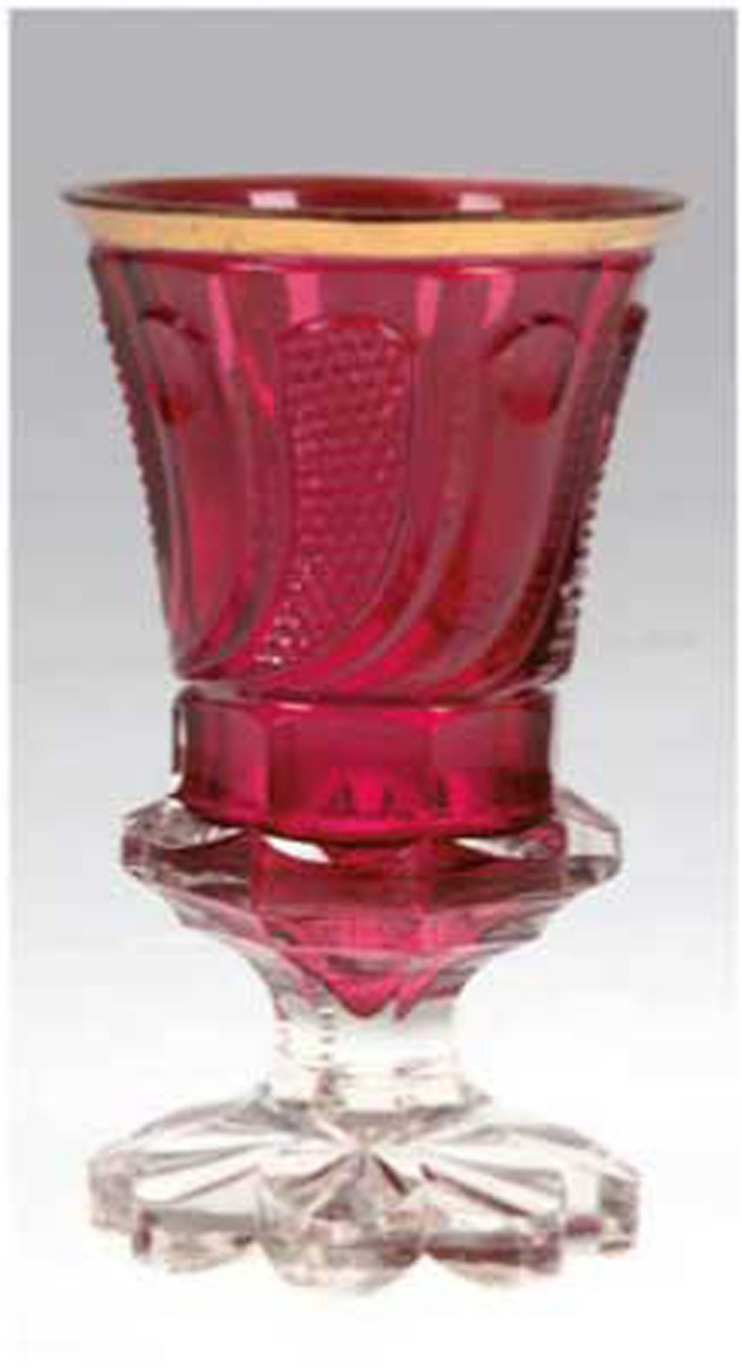 Biedermeier-Pokal, um 1830, mit rubinrotem Innenfang, Steinelschliff u. vergoldetem Lippenrand, H.