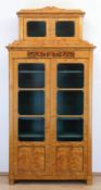 Biedermeier-Bücherschrank, Birke furniert, floral intarsiert, 2-türiger, frontseitig sprossenvergla