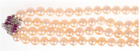Perlenkette, 139 Perlen, Dm. ca. 9 mm, 2-strängig geknotet, 585er WG-Schließe mit Sicherung, besetz