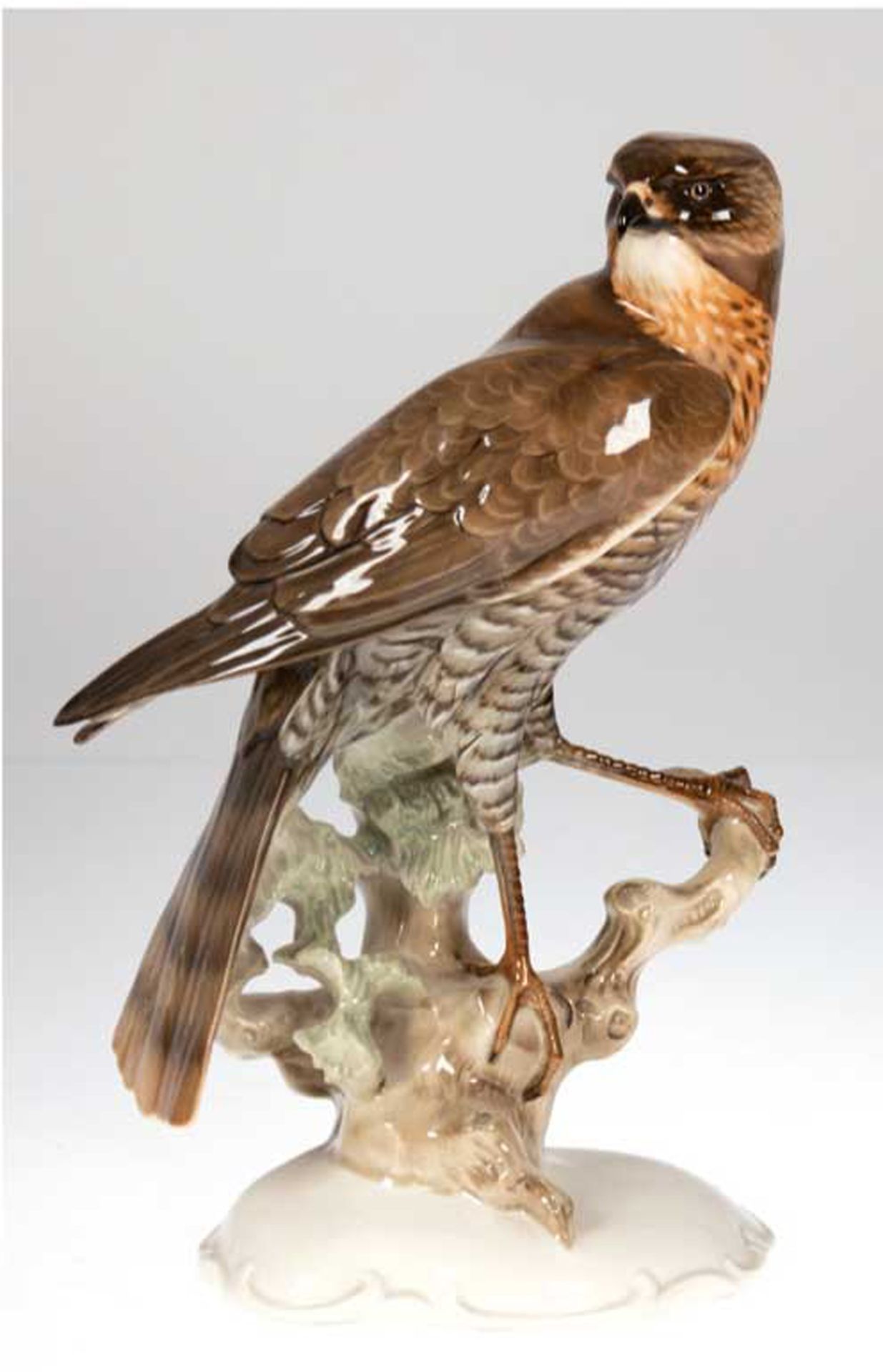 Porzellanfigur "Greifvogel", Hutschenreuther, farbig bemalt und glasiert, H. 30 cm
