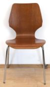 Design-Stuhl, 70er Jahre, Stahlrohrgestell mit nußbaumfarbener Sitzschale aus Schichtholz, Gebrauch