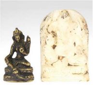 2x Asiatika, dabei kleiner Buddha aus Bronze, H. 7 cm und Relief "Ganesha", Marmor, Gebrauchspuren,