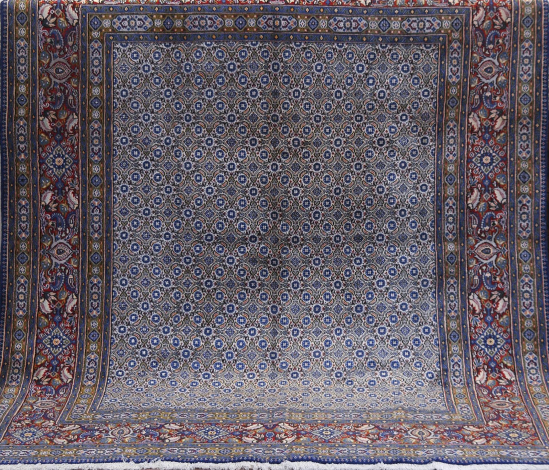 Persicher Moud, mit Seide, rot/ blaugrundig, mit durchgehendem Muster und floralen Motiven, Kanten 