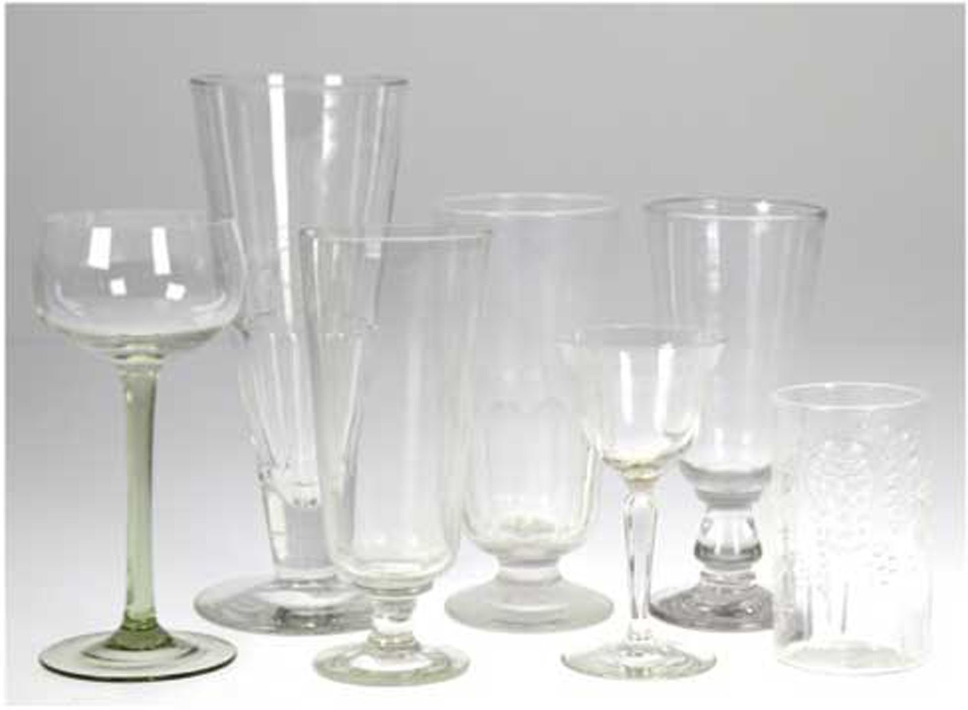 Konvolut von 7 Gläsern, unterschiedliche Formen und Größen, 2x min. best., H. 10-22 cm