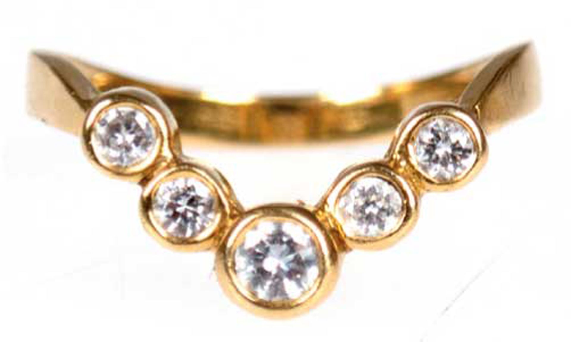 Brillant-Ring, 750er GG, keilförmig gestalteter Ringkopf besetzt mit 5 Brillanten von zus. ca. 0,32