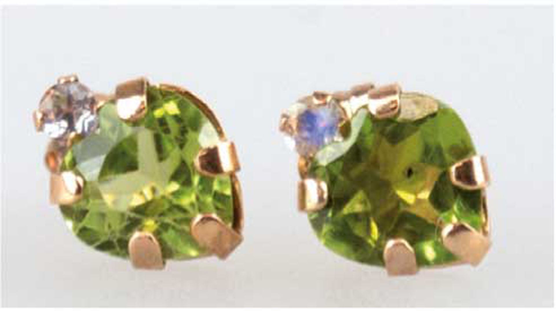 Ohrstecker, GG 10 kt. herzförmiger Peridot 6 x 6 mm, weißer Topas