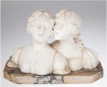 Büste "Zwei junge Frauen", Marmor, H. 18 cm, B. 32 cm, auf Marmorplinthe (repariert), H. 3 cm