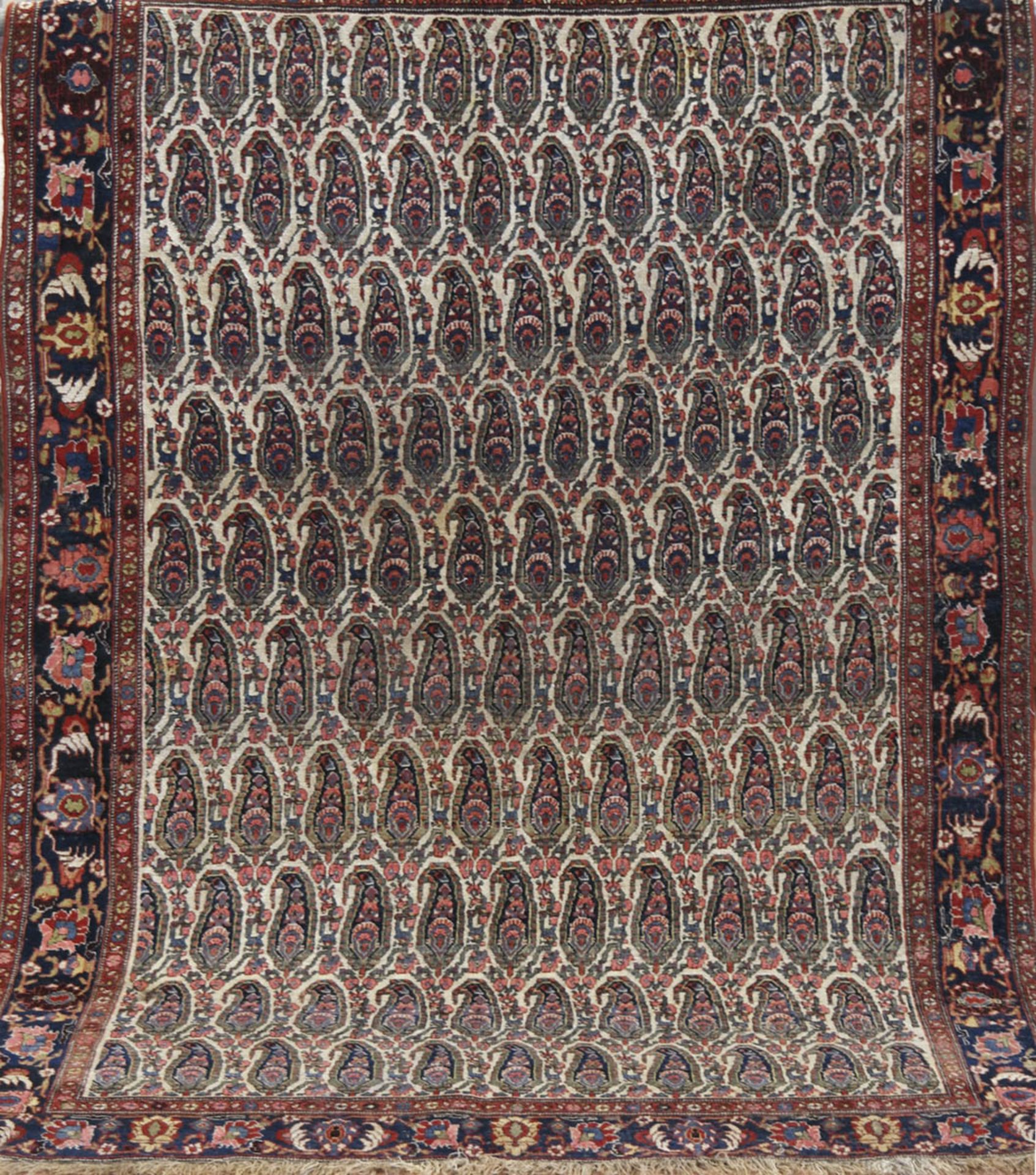 Antiker Kirman, ca. 100 Jahre alt, rot-/ blaugrundig, mit durchgehendem Muster und floralen Motiven