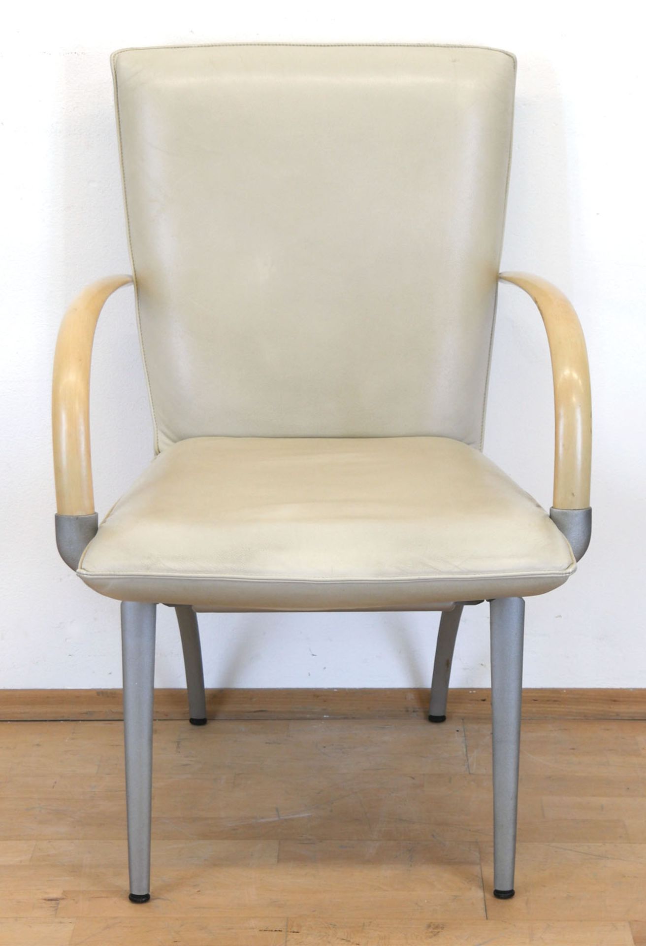 Design-Armlehnstuhl, Entw. Rolf Benz, Metallfußgestell, gepolsterter Sitz und Rückenlehne mit cremf
