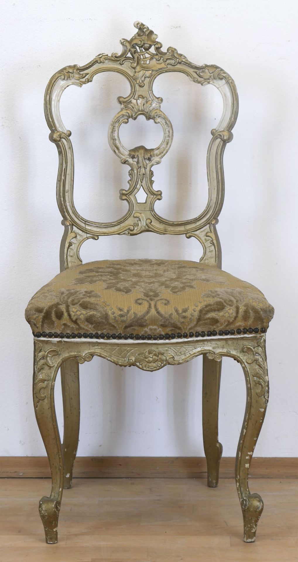 Neorokoko-Stuhl, weiß und gold gefaßt, geschnitzt, gepolsterter Sitz, geschweifte, Rückenlehne mit