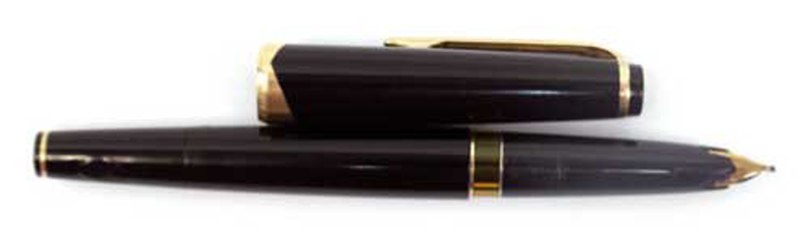 Montblanc Kolbenfüller, Meisterstück-Nr. 12, schwarz, mit Goldfeder, Gebrauchspuren, L. 13 cm