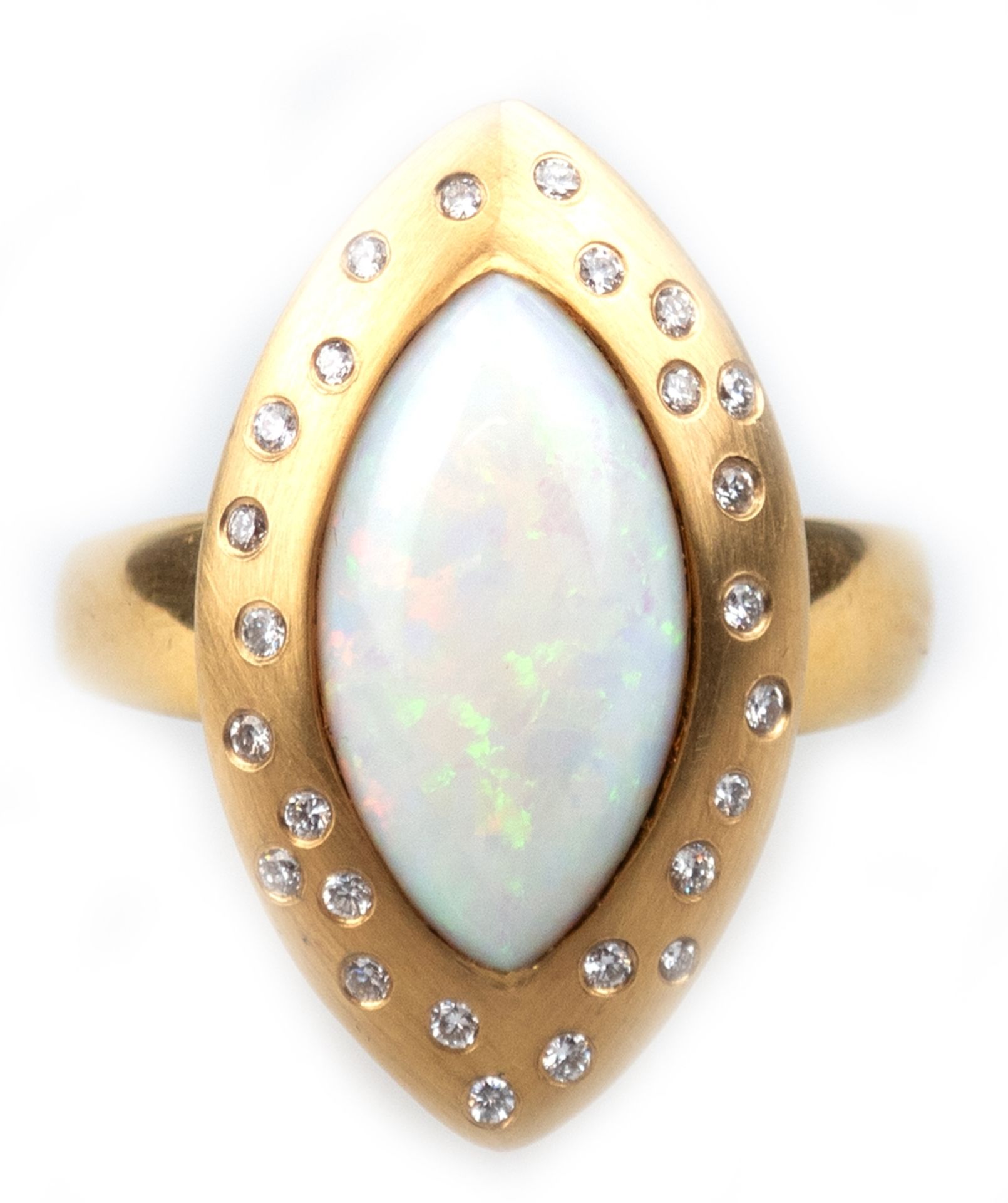 Ring 585er GG, ges. 18,77 g, ausgefasst mit 1 spitzovalem Opal-Cabochon von 3,45 ct. und 26 Brillan