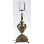 Tischlampe, um 1900, Bronze, reliefiert, Schaft in Vasenform mit figürlicher Verzierung, 57x21x19 c