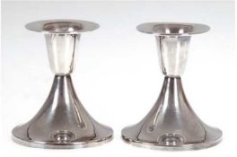 Paar Kerzenhalter, Silber, Schweden, punziert, runder Stand gefüllt,  H. 7,5 cm