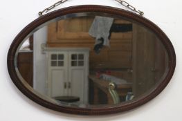 Ovaler Spiegel, England um 1900, Mahagoni, intarsiert, facettiertes Spiegelglas, 49x76x4 cm