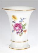 Meissen-Vase, um 1900, Bunte Blume 5, Goldränder, 1. Wahl, H. 14 cm