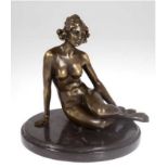 Bronze-Figur "Sitzender weiblicher Akt", Nachguß 20. Jh., braun patiniert, bezeichnet "Preiss", Gie