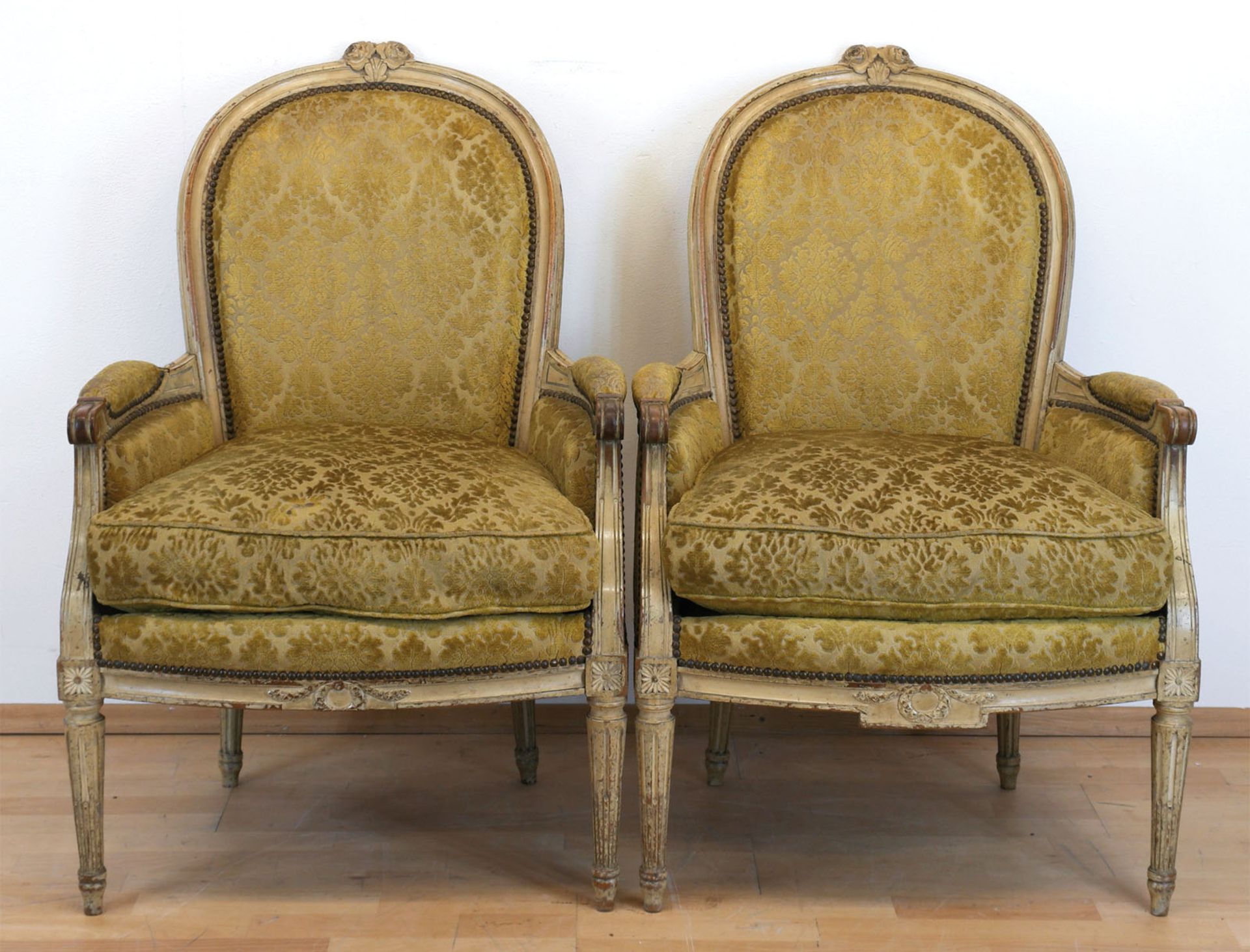 Sitzgruppe, um 1840, Holz mit alter Fassung, Polsterung mit gelbem Stoffbezug, bestehend aus Sofa,