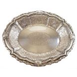 Schale, 830er Silber, 782 g, oval, Boden beidseitig floral reliefiert, gerippte Wandung mit geschwe