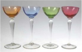 4 Jugendstil-Likörgläser, hochstielige Gläser mit farbiger Kuppa, 1x bestoßen, H. 15 cm
