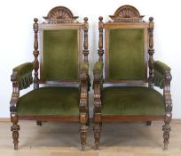Gründerzeit Sitzgarnitur mit Tisch, Nußbaum, beschnitzt, furniert, bestehend aus Sofa, 2 Sesseln un