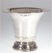 Vase, Silber, Schweden 1919, C.G. Hallberg,  489 g,  aufgewölbter Rundfuß, im unteren Bereich Musch