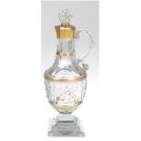 Karaffe, um 1800, Russland, reliefiertes Kristallglas mit Goldstaffage, berieben, am Stand min. Bes