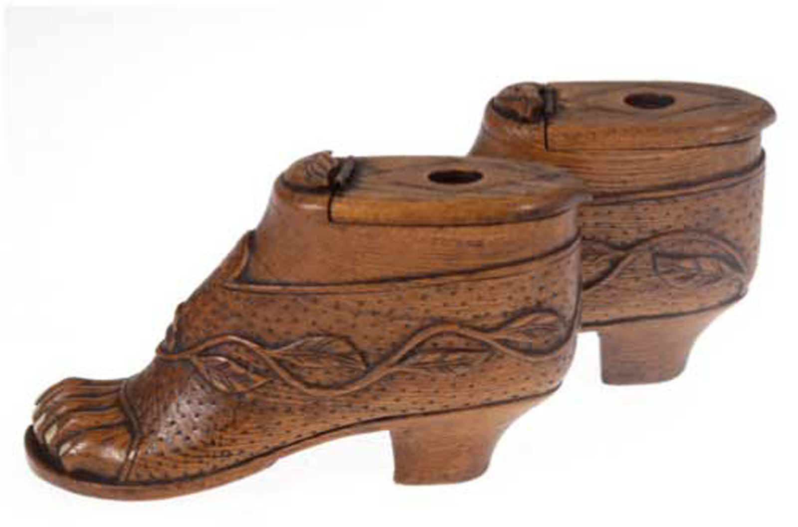 Paar Schnupftabakdosen in Sandalenform, England um 1800, Holz, geschnitzte Blattranke, im Deckel 3