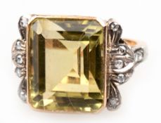 Ring, 750er GG, Lemon Topas von 15,94 ct., Brillanten von 0,36 ct., Größe des Ringkopfes 1,7 x 1,4 