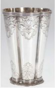 Vase, Silber, Schweden punziert, 497 g, geschweifte konische Wandung mit floralem und ornamentalem 