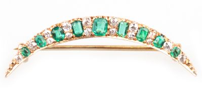 Antike Smaragd-Brillant-Brosche, Sichelform, 585er GG, geprüft, besetzt mit 9 Smaragden im Emerald-