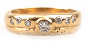 Ring, 585er GG, ges. 4,48 g, besetzt mit 7 Brillanten von zus. 0,28 ct., RG 54